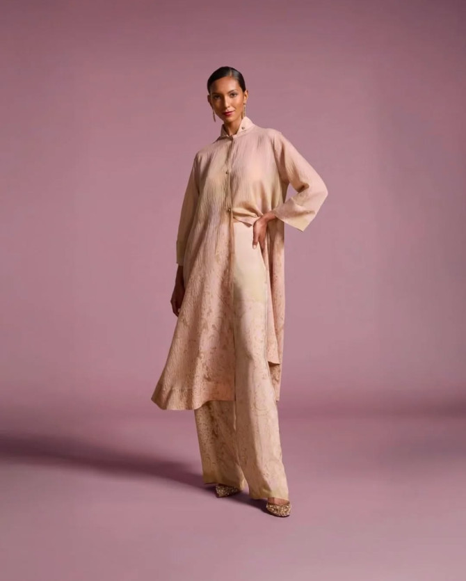 Cvjetni print i lagani krojevi nove Elena Mirò kol...