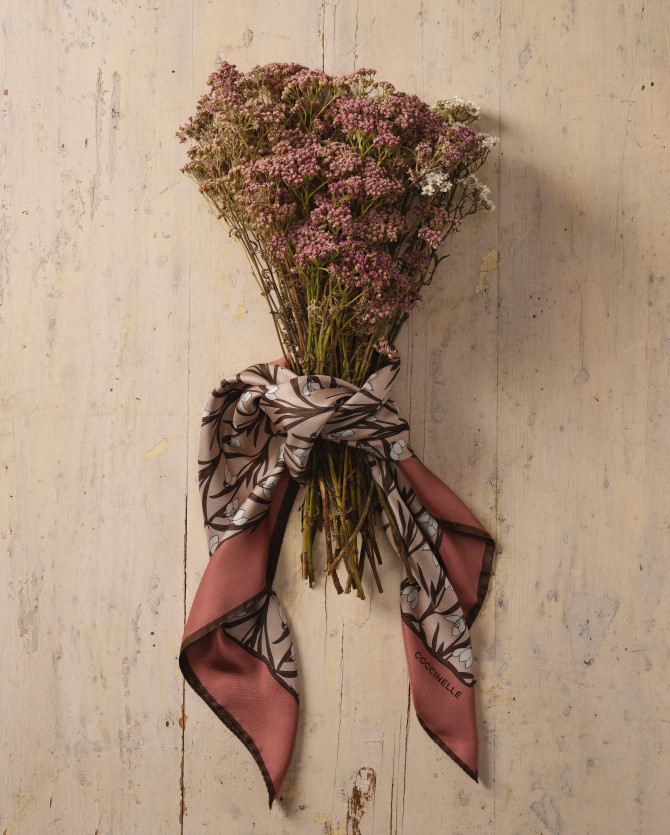 A timeless touch of Italian style. #coccinelle 🌸