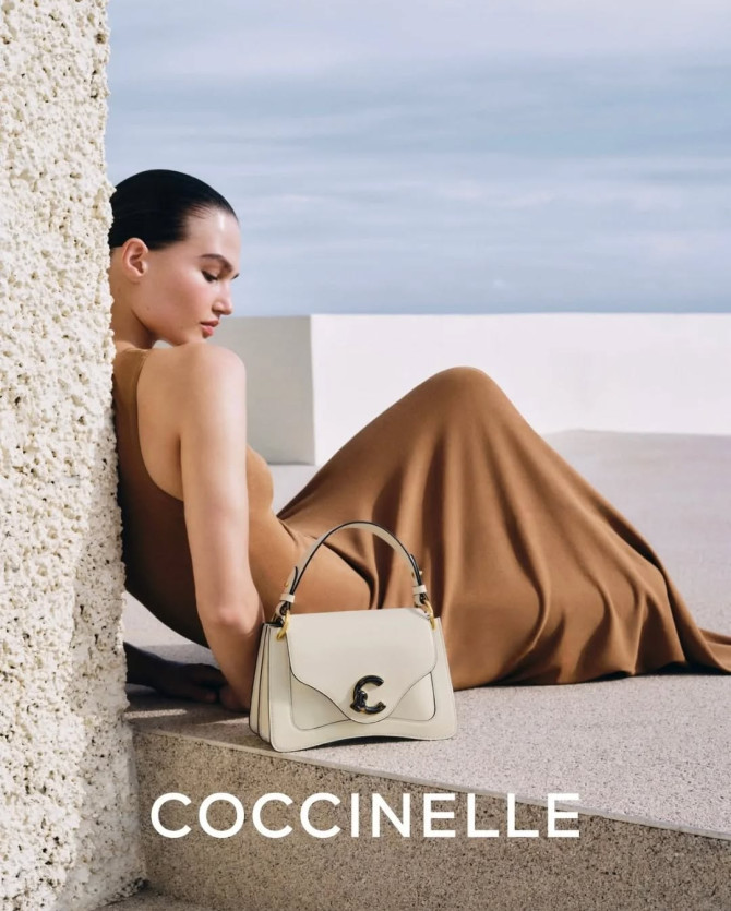 Italian style never asks for more. 

Coccinelle, n...