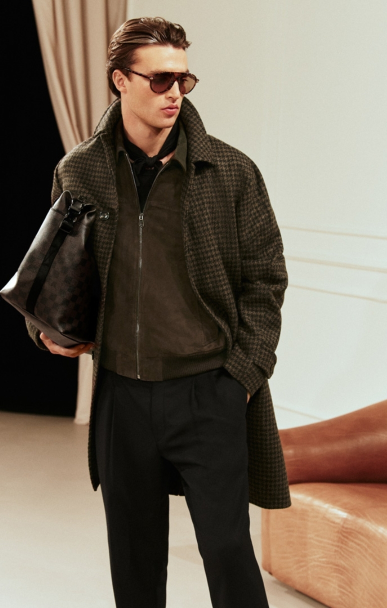 JOOP! - Osnovan s ciljem da pruži izuzetnu modu za modernog muškarca i ženu, JOOP! je brzo postao prepoznatljiv po svojoj inovativnosti i kvalitetu.